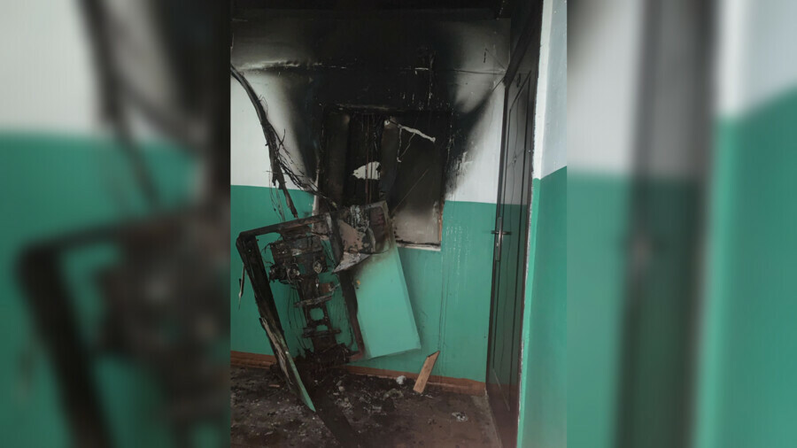 В подъезде произошло около 6 взрывов сильный пожар на несколько суток оставил без света жителей Свободного