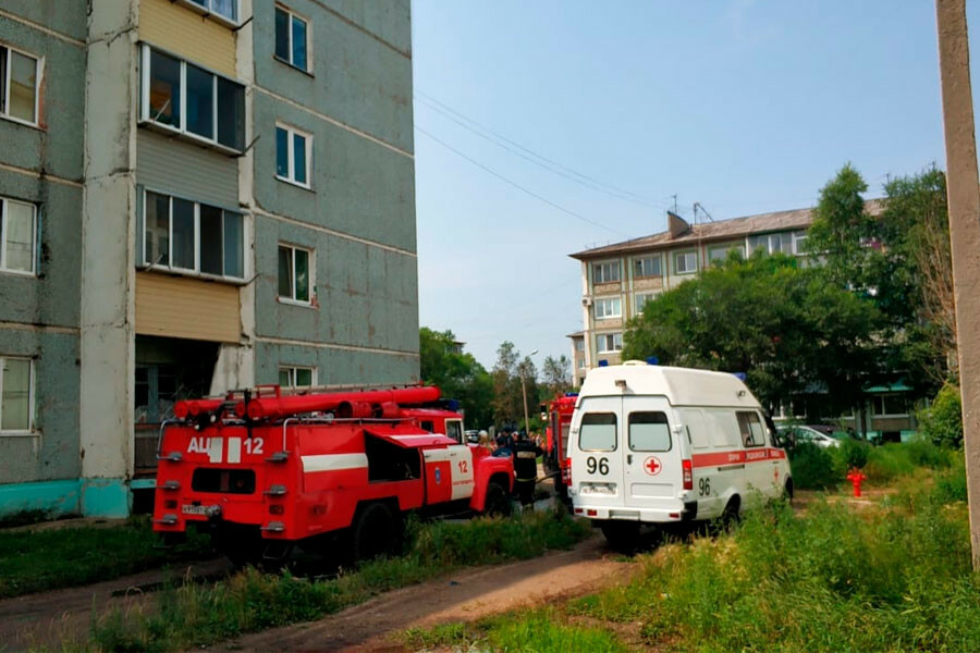 Пожар повышенного ранга в Моховой Пади загорелась жилая многоэтажка фото