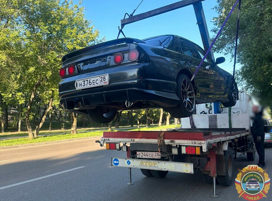 Один пьяный другой  шумный в Благовещенске арестовали водителя тюнингованной иномарки видео