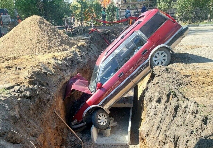 За рулем упавшей в перекоп машины была пенсионерка сводка происшествий в Амурской области