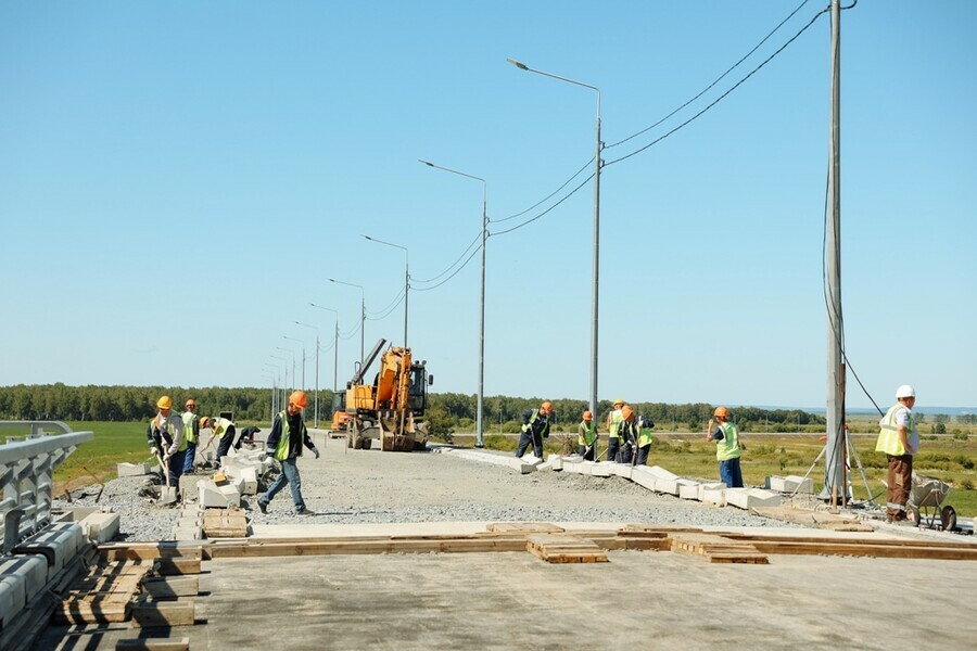 Когда собираются закончить строительство путепровода в Серышево и какая проблема решится с его сдачей