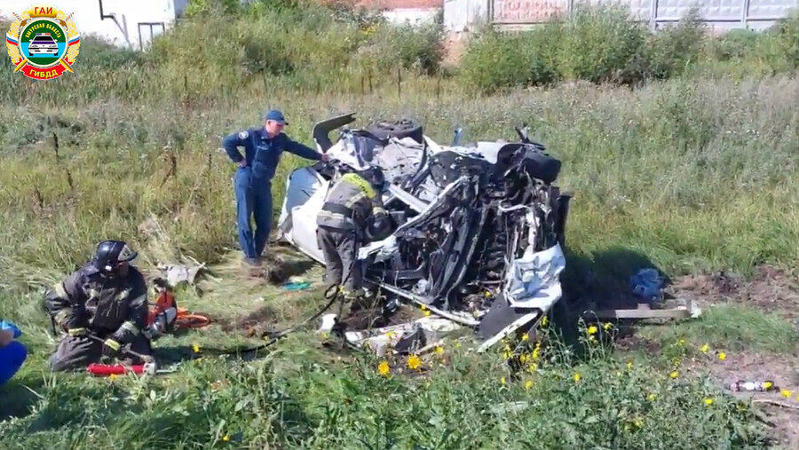 ЧП на жд переезде в Благовещенске автомобиль выехал прямо под поезд водитель погиб