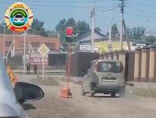В Чигирях водителя грубо нарушающего ПДД сняли на видео Мужчину быстро нашли сотрудники ГАИ видео