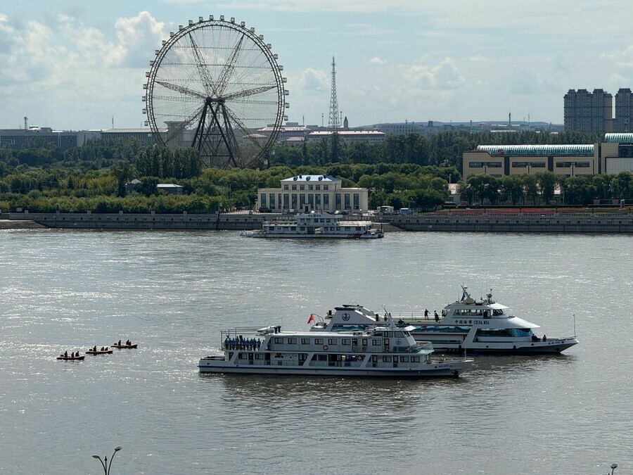На Амуре возле Благовещенска горожане заметили необычную активность китайского и российского кораблей Что происходит  