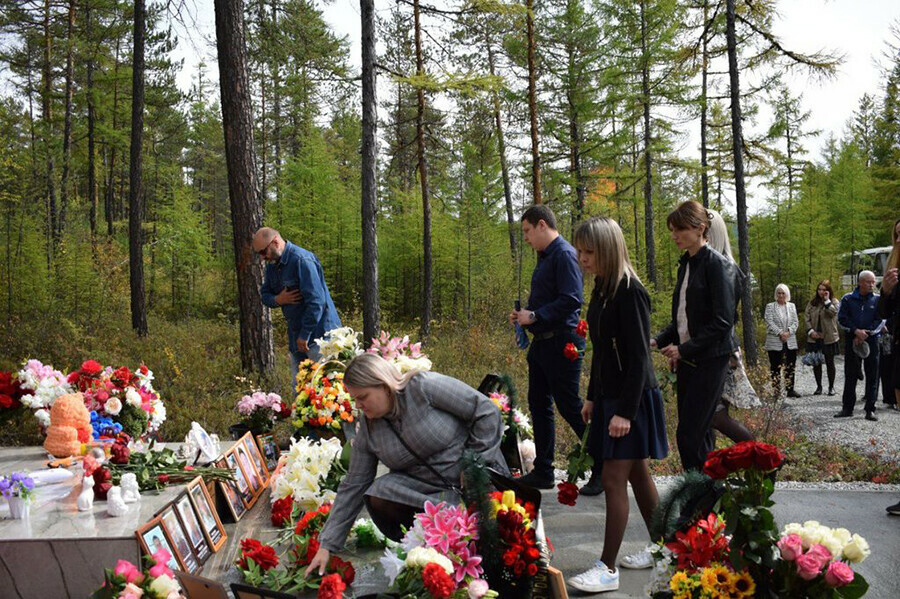 В 40й день после авиакатастрофы около Тынды амурчане молились за души погибших фото видео