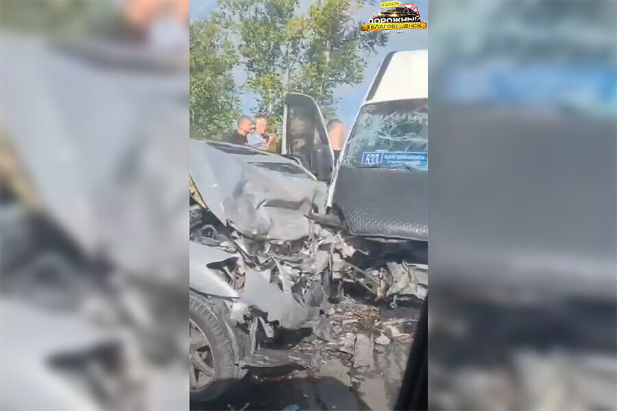 Есть пострадавшие полиция прокомментировала жесткое столкновение произошедшее на выезде из Благовещенска видео