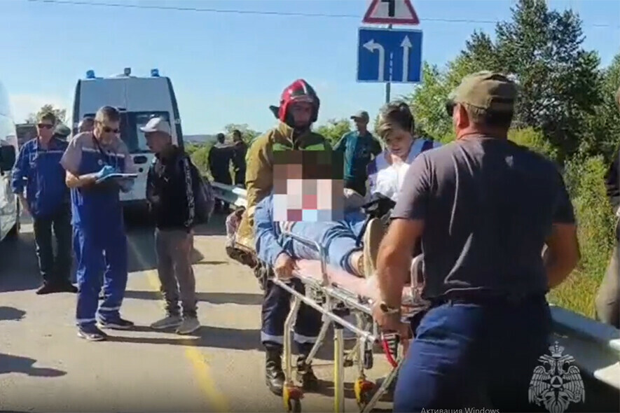 С пострадавшими в серьезном ДТП около Благовещенска работают психологи видео