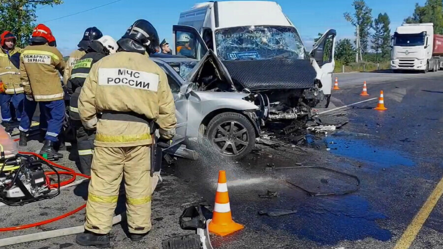 В распоряжении Amurlife появилось видео момента ДТП с пассажирским автобусом Так кто выехал на встречную полосу