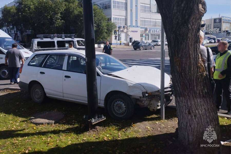 В самом центре Благовещенска один водитель не уступил другому Трое в больнице фото