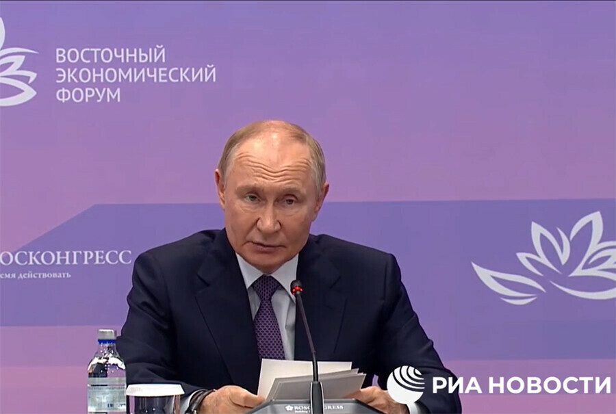 Новый международный терминал аэропорта открыл из Владивостока Владимир Путин 
