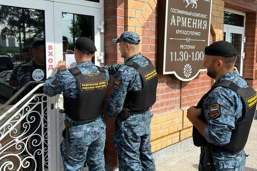 Приставы приостановили работу ресторана и гостиницы Армения в Благовещенске 