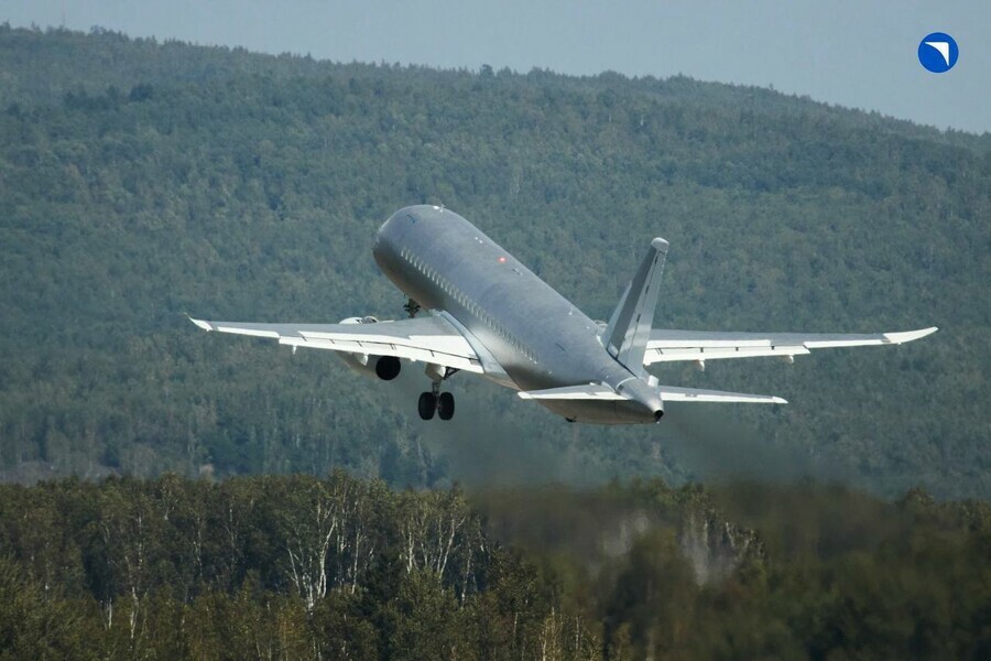 Импортозамещенный SJ100 совершил первый полет на Дальнем Востоке
