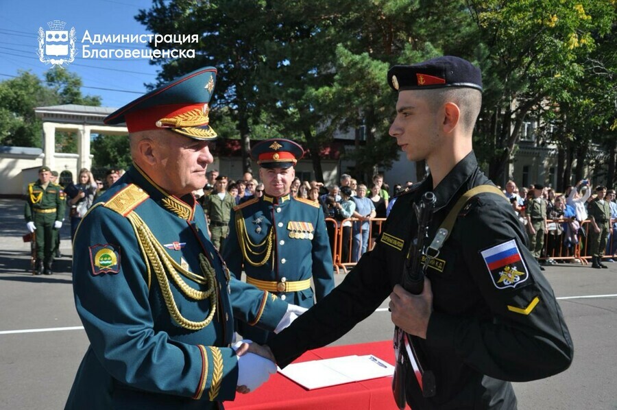 В ДВОКУ первокурсники приняли военную присягу