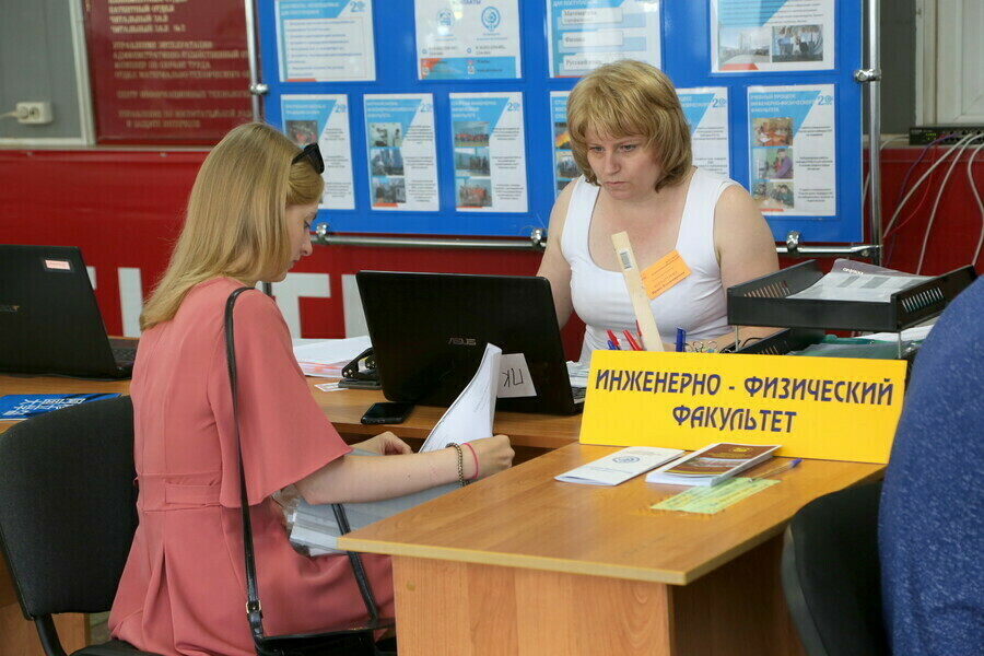 В России вводят ограничения на платные места в вузах