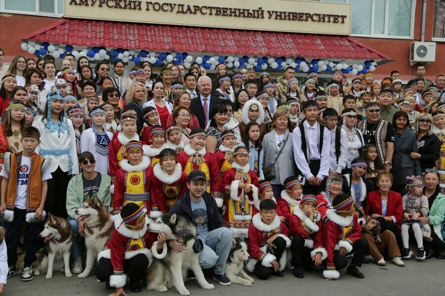 Обряды показ этномоды и редкие языки в АмГУ открылась 12я олимпиада Турэн