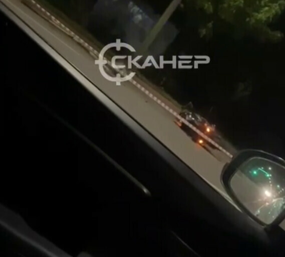 В Благовещенске ночью мотоциклист въехал в опору и погиб