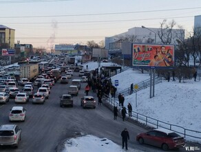 После очередного снега с дождем Владивосток превратился в каток фото видео