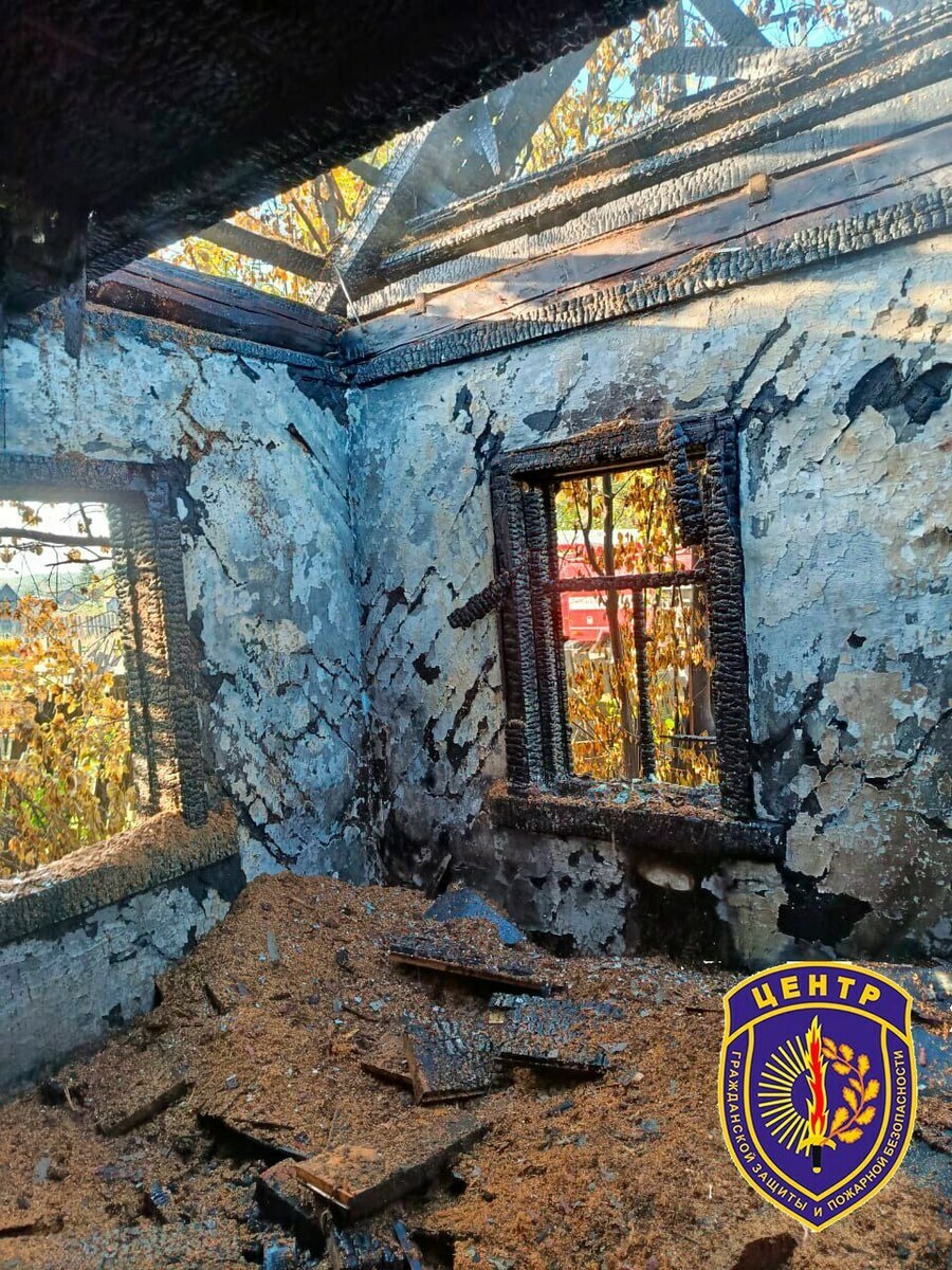 В Приамурье полностью сгорел дом пока хозяев не было