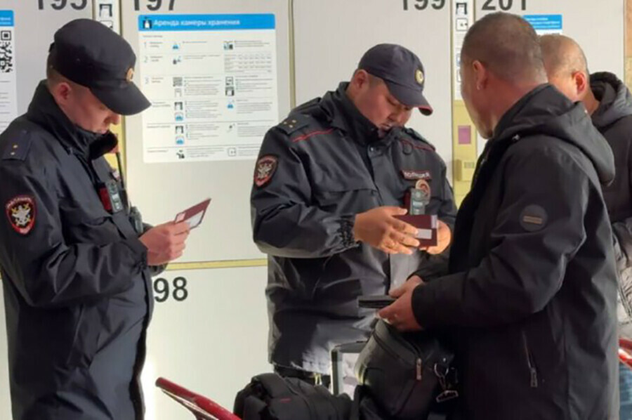 В Амурской области полицейские проверили более 700 мигрантов двоих выдворили из страны