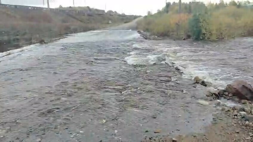 В Приамурье река Магдагачка затопила автомобильную дорогу видео