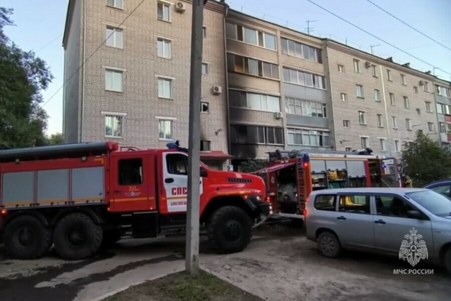 Спасли взрослых и детей подробности сильного пожара в пятиэтажке Благовещенска видео
