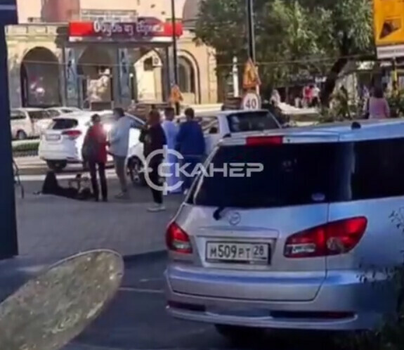 Ехал на заднем колесе В центре Благовещенска велосипедист сломал ногу
