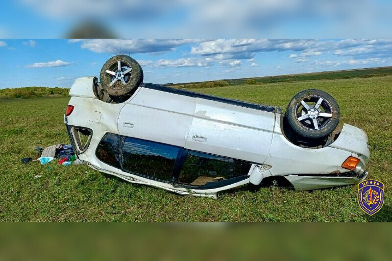 Амурские спасатели помогли извлечь женщину из перевернувшегося автомобиля