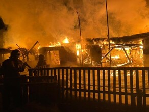 В Тынде дотла сгорел шестиквартирный жилой дом есть погибший видео