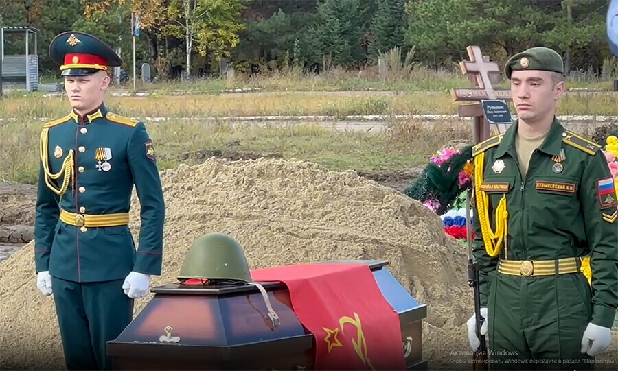 Останки красноармейца Ивана Рудненка погибшего под Сталинградом перезахоронили в Благовещенске фото видео