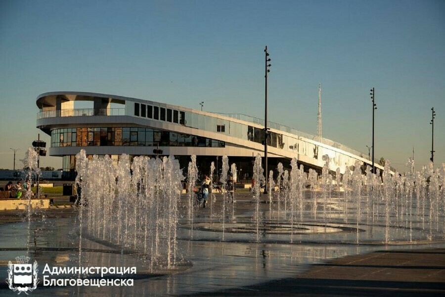 Работу одной из главных достопримечательностей Благовещенска изза теплой погоды продлили 