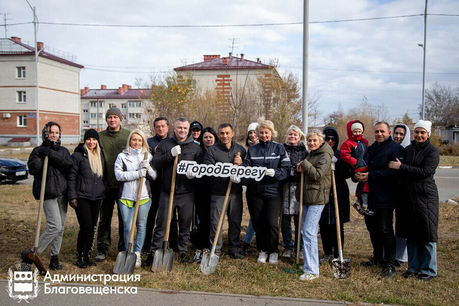 Посадить деревья и починить лавочки благовещенцев призывают облагородить город