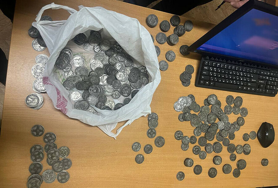 Предприимчивый краснодарец продавал в Благовещенске металлические монеты выдавая их за старинные