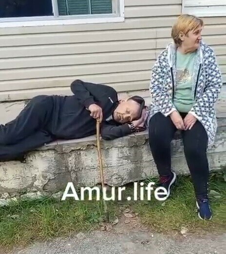 В Приамурье организована проверка по видео на котором возле стен больницы без помощи умирает человек