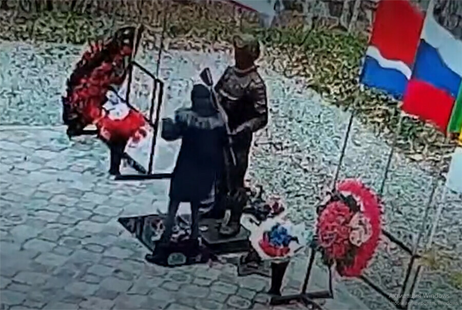 По факту осквернения памятника воинам погибшим на СВО возбуждено уголовное дело