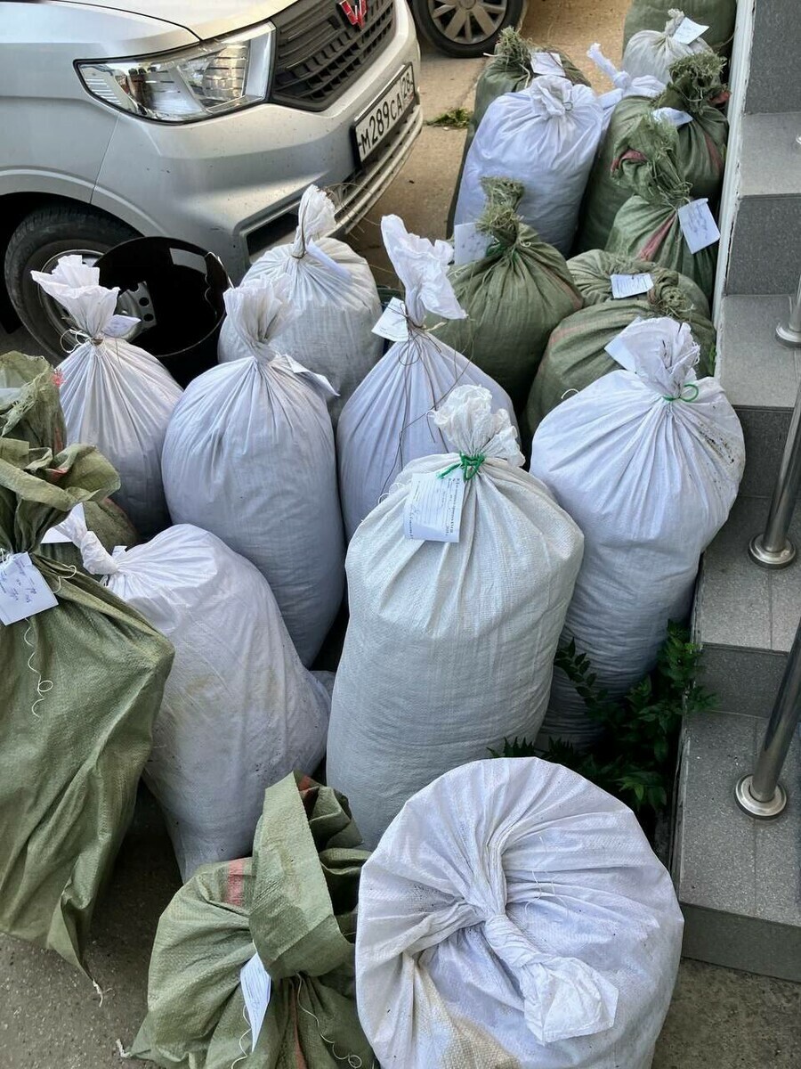 На левом берегу Зеи остановили микроавтобус груженный запрещенкой