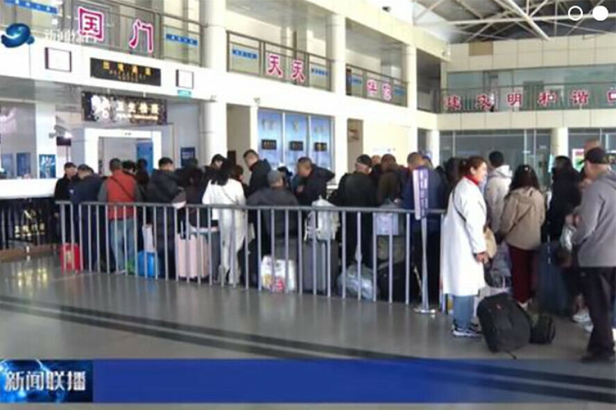 Больше 1 000 человек прошло через таможню Хэйхэ только за полдня 1 октября
