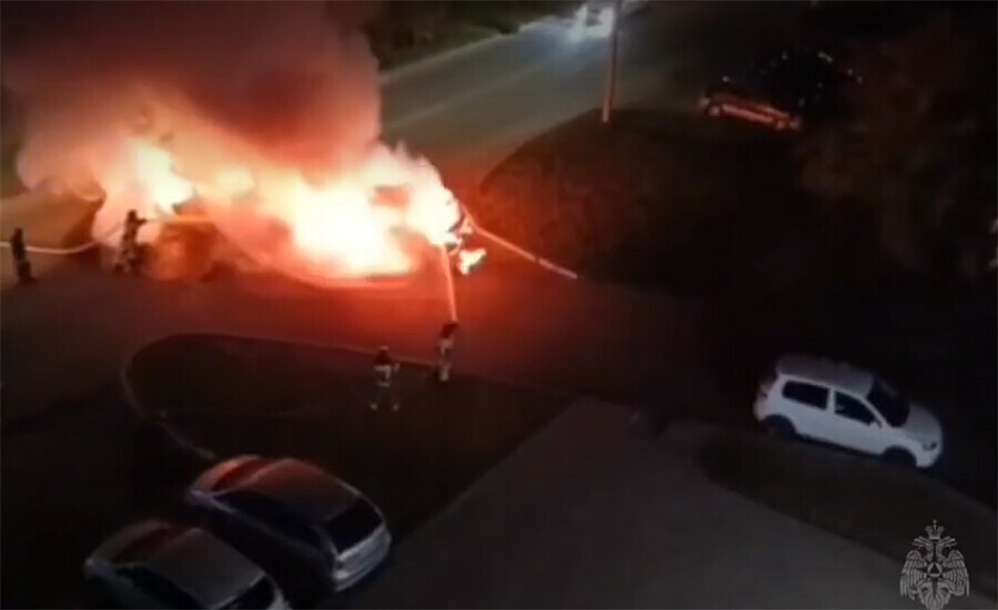 В МЧС рассказали о пожаре в микрорайоне Благовещенска при столкновении машин видео