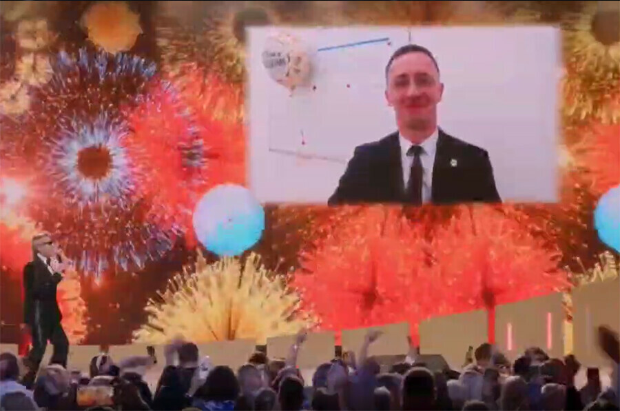 Учителю из Приамурья Илье Уточкину в день рождения известный артист преподнес подарок видео