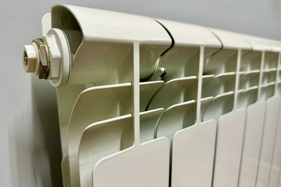 Дети спят в теплой одежде как благовещенцы ждут отопительный сезон 