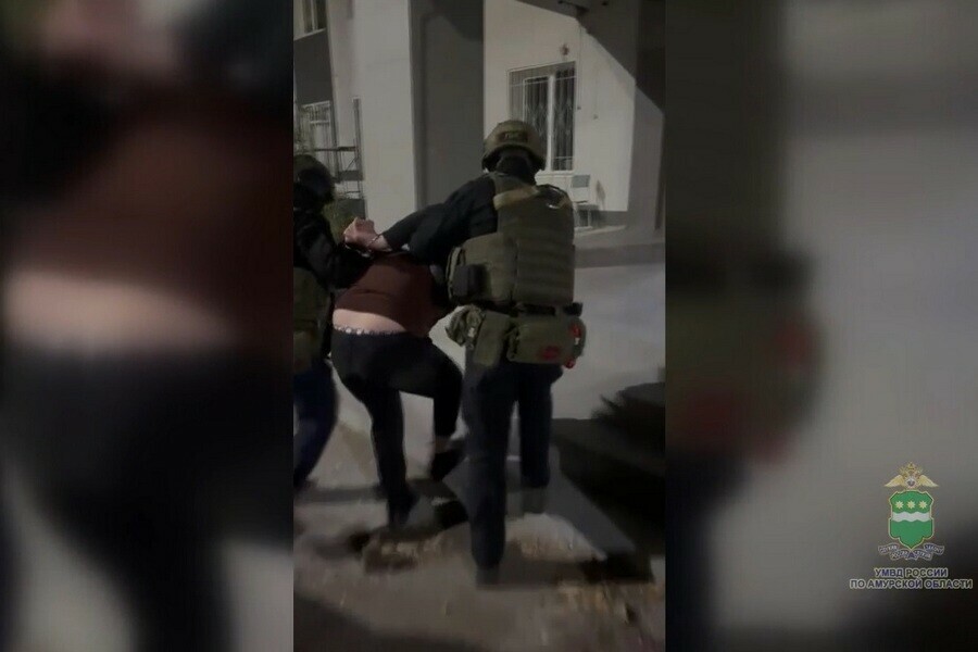Появилось видео задержания благовещенца выстрелившего в ресторане из пистолета 