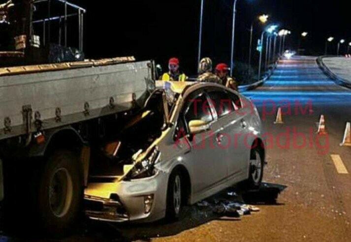 Авто влетело под грузовик в Амурской области