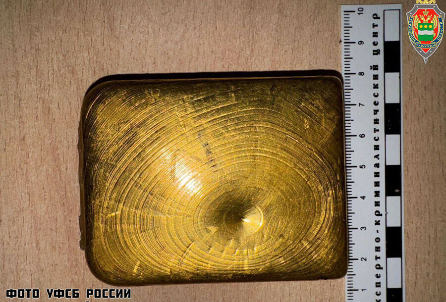 Золотой пауэрбанк на миллионы рублей забрал иностранец из тайника в Благовещенске и отделался штрафом