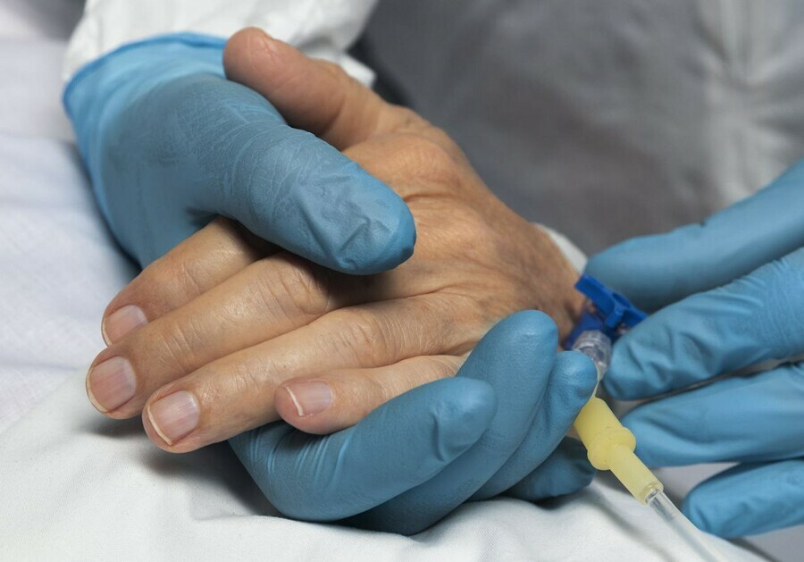 Дальневосточник спутал простуду со смертельным заболеванием и попал в больницу в критическом состоянии