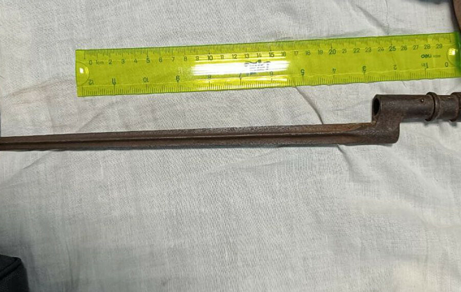 Часть старинной винтовки нашли у мужчины на жд вокзале в Амурской области