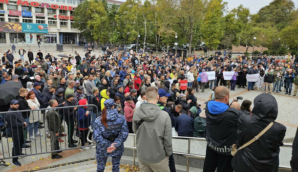 Утиль не коммерческий а заградительный во Владивостоке прошел митинг против повышения утильсбора фото