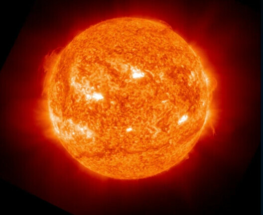 На Солнце заметили протуберанец неадекватного размера