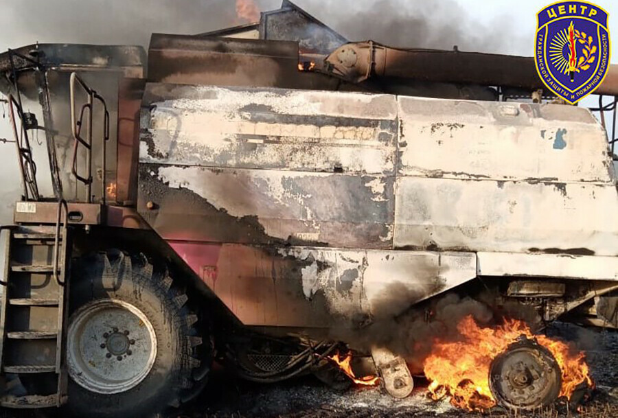 Три автомобиля сгорели в Приамурье В одном было много сои