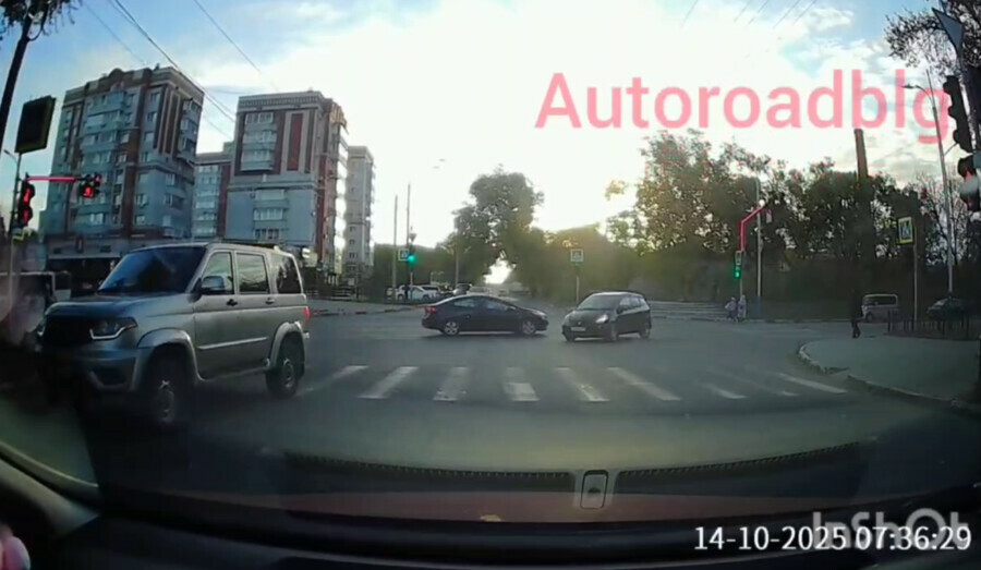 В Благовещенске чуть не столкнулись два любителя ездить на желтый