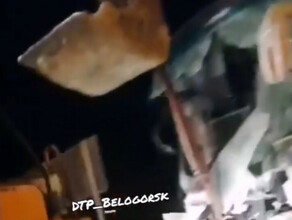 В Серышеве пассажирский автобус пострадал от удара ковша видео