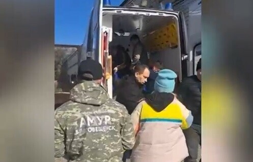 Пожилую женщину которая пропала в Благовещенске нашли в неожиданном месте Ее госпитализировали видео 